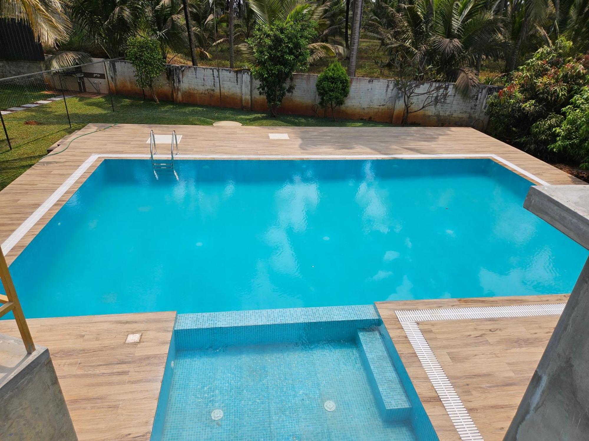 Hotel Gopalapuram International Pollāchi Esterno foto